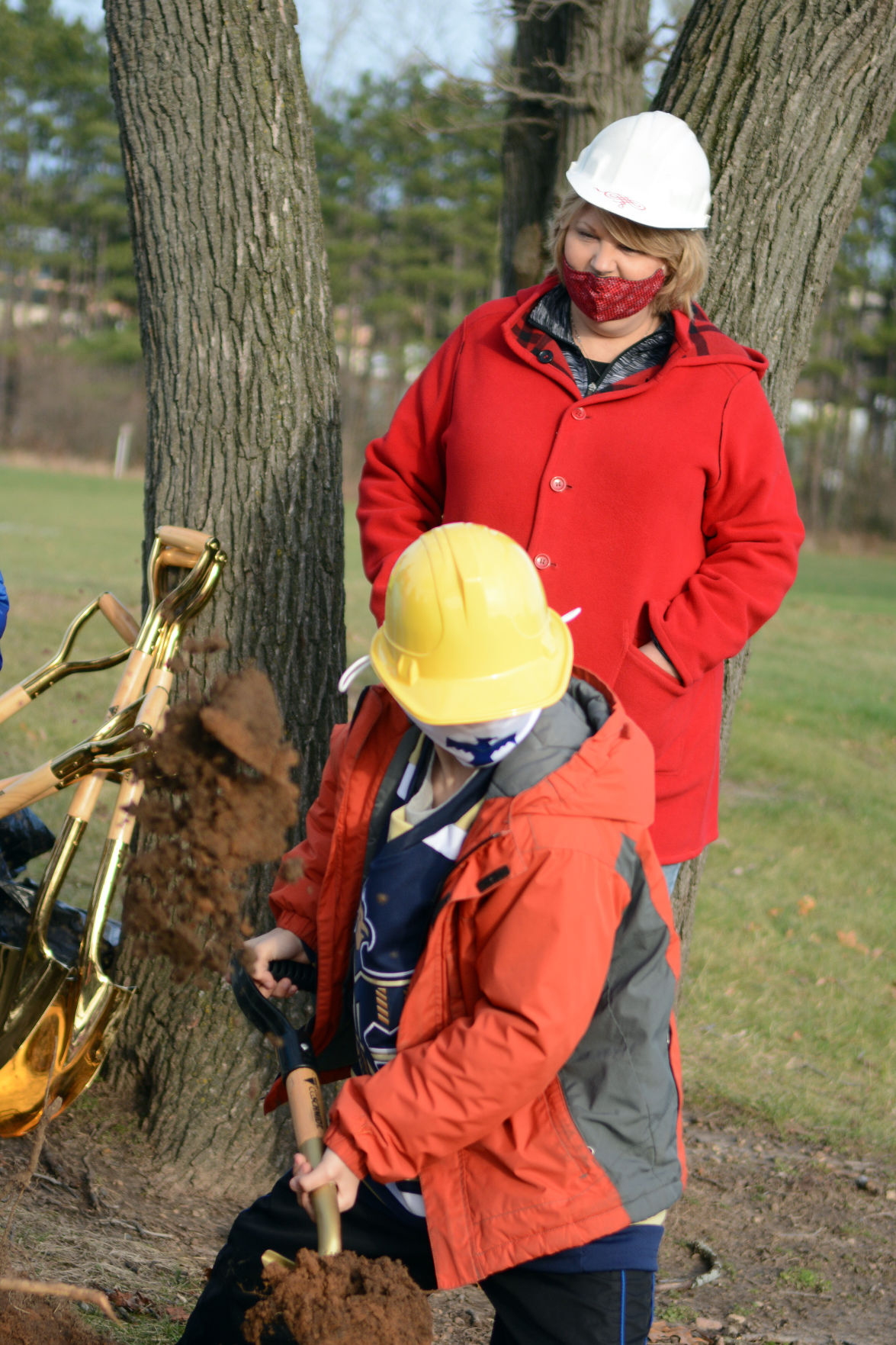 Baraboo school breaks ground on outdoor learning space